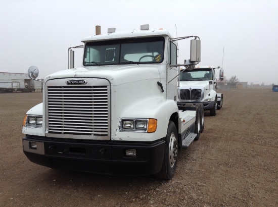 2000 Freightliner Day Cab Truck Tractor 4x2 6 Cylinder , Fuel Type: D , Transmission: 10 Speed , Col