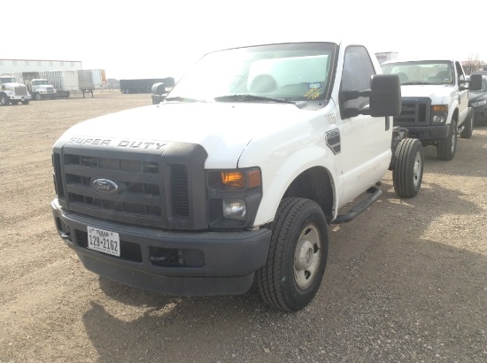 2008 Ford F-250 Super Duty Cab & Chassis 4WD V8, 5.4L , Fuel Type: G , Transmission: 0 , Color: Whit