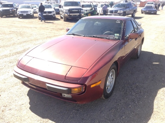 1985 Porsche 944 Hatchback Car RWD I4, 2.5L , Fuel Type: G , Transmission: 0 , Color: Maroon , ODO R