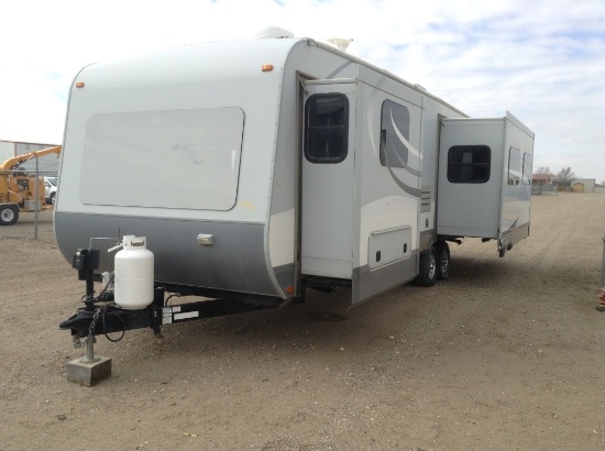 2014 Roamer Open Range Travel Trailer Length: 28' , Tandem , Bumper Hitch , Color: White , VIN: 5XMT