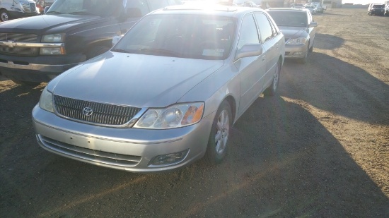 2000 Toyota Avalon Sedan Car FWD V6, 3.0L , Fuel Type: G , Transmission: A4 , Color: Silver , ODO Re