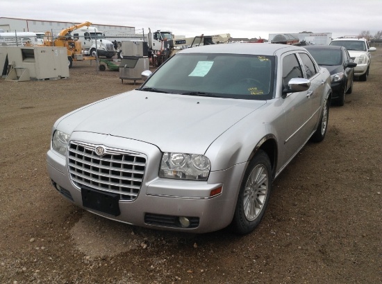 2010 Chrysler 300 Sedan Car RWD V6, 3.5L , Fuel Type: G , Transmission: A4 , Color: Silver , ODO Rea