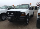 2006 Ford F-350 Truck w/ Utility Body 4X4 V10 , Fuel Type: G , Color: White , ODO Reads: 149790 , VI