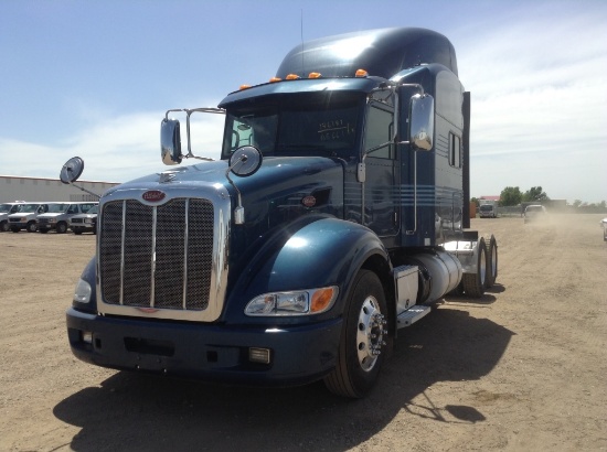 2013 Peterbilt Sleeper Truck Tractor