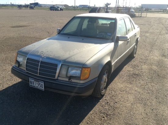 1993 Mercedes-Benz 400-Cl Sedan Car