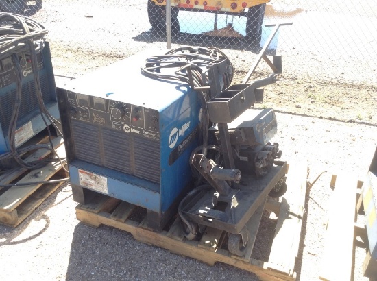 Miller Deltaweld 451 Welder w/Miller 24v Wire Feed
