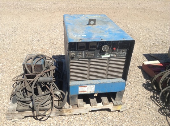 Miller Deltaweld 451 Welder w/Miller 24v Wire Feed