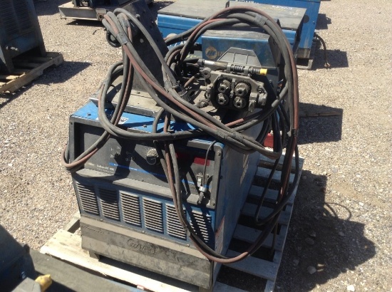 Miller Deltaweld 452 Welder w/Miller 24v Wire Feed