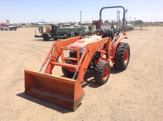 Kubota L3200 Tractor w/Loader