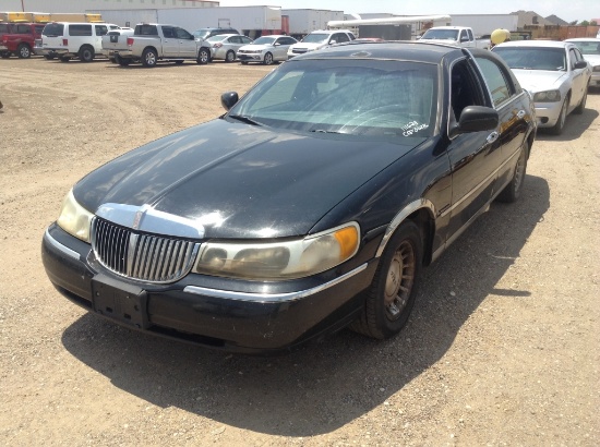 1999 Lincoln Town Car Sedan Car
