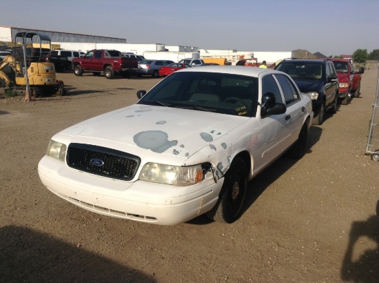 2005 Ford Crown Victoria Sedan Car