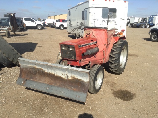 International 254 Utility Tractor