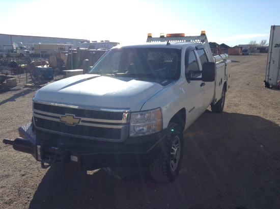 2014 Chevrolet Silverado Pickup Truck 4X4 V8, 6.6L T , Fuel Type: D , Transmission: A6 , Color: Whit