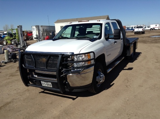 2013 Chevrolet Silverado Crew Cab Flat Bed Truck 4X4 V8, 6.6L T , Fuel Type: D , Transmission: A6 , 