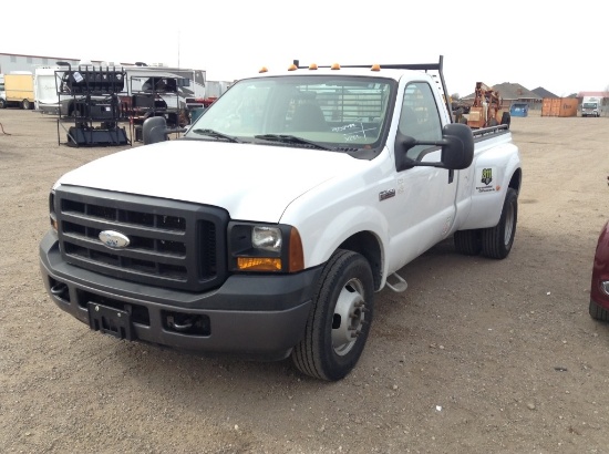 2007 Ford F-350 Super Dut Pickup Truck RWD V8, 5.4L , Fuel Type: G , Transmission: 0 , Color: White 