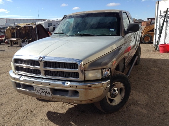 2001 Dodge Ram Pickup 150 Pickup Truck 4WD V8, 5.2L , Fuel Type: G , Transmission: 0 , Color: TAN , 