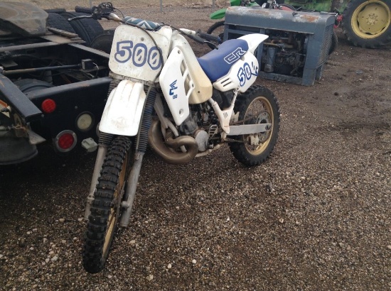 "2000 Honda CR 500 Dirtbike Engine Type: 500cc , Fuel Type: Gasoline , Transmission: 4 Speed , Color