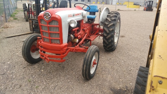 Ford 801 Powermaster Utility Tractor Engine Type: 4 Cyl , Fuel Type: G , Tr