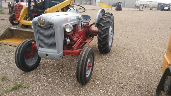 Ford 601 Workmaster Utility Tractor Engine Type: 4 Cyl , Fuel Type: G , Tra