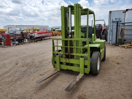 Clark Forklift Engine Type: 4 Cyl , Fuel Type: G , Meter Reads: 1913
