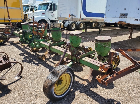 John Deere Quick Hitch Seeder