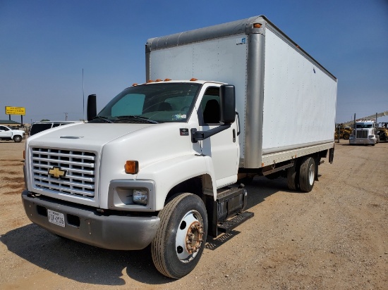 2005 Chevrolet C6500 24' Box Truck