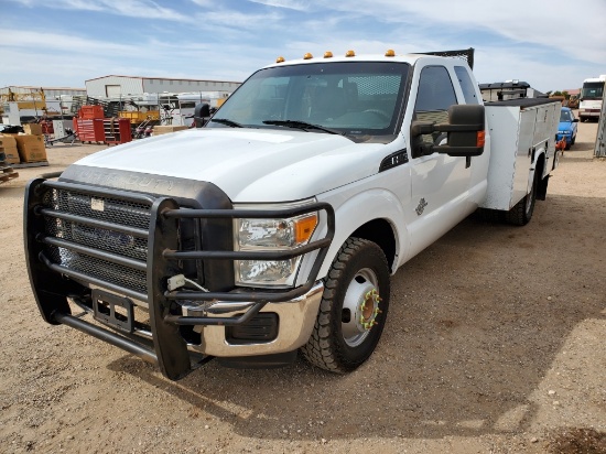 2014 Ford F-350 Super Dut Flatbed Truck