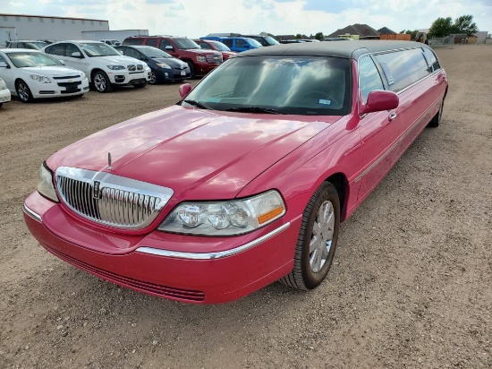2006 Lincoln Town Car Sedan Limousine