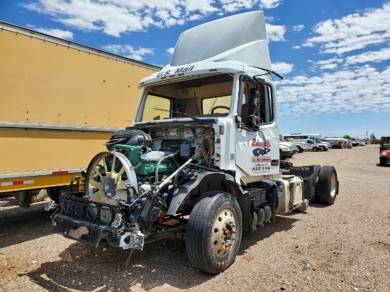2015 Volvo Day Cab Truck Tractor