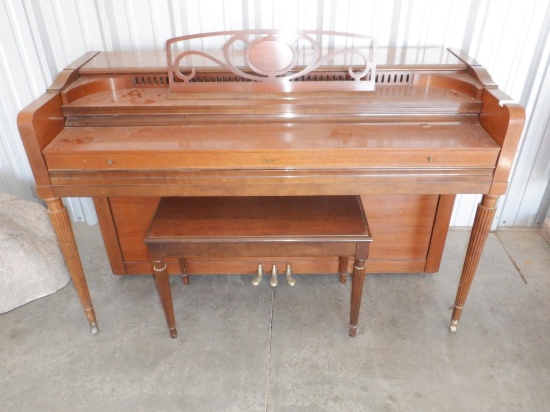 Everett Piano W/bench Seat