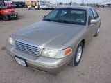 2000 Ford Crown Victoria Sedan Car