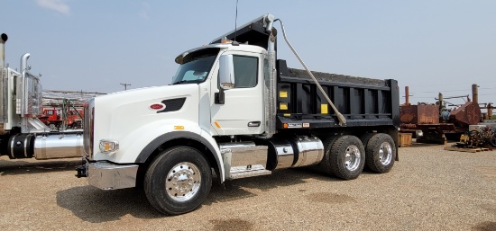 2015 Pererbuilt 567 Tandem Axle Dump Truck