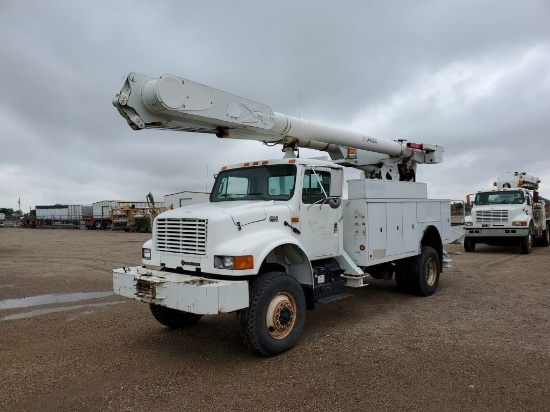 2001 International 4900  4X4 Bucket Truck