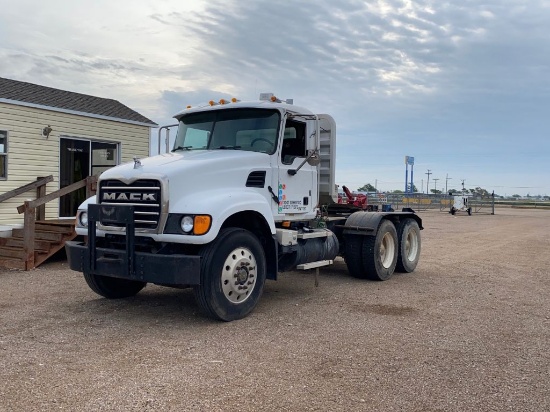 2004 Mack CV TRACTOR TRUCK