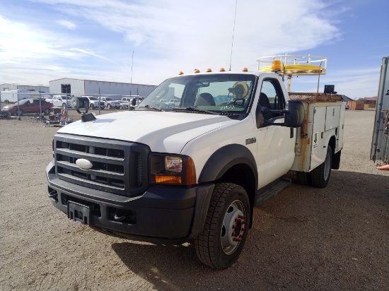 2006 Ford F450 Super Duty XL / XLT Regular Cab/Chassis 2D Service Truck Cab & Chassis