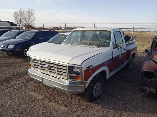 1986 Ford F150 Custom / XL / XLT Lariat Regular Cab 2D