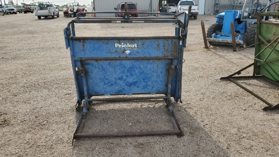 Priefert Cattle Squeeze Chute