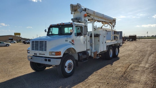2000 International 4700 CONVENTIONAL CAB Digger Derrick Truck