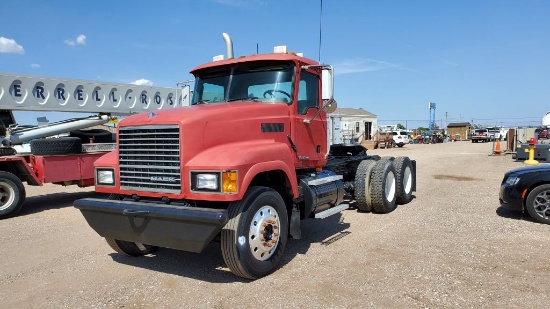 2007 Mack CHN613 600 Cab-Behind-Engine Truck Tractor