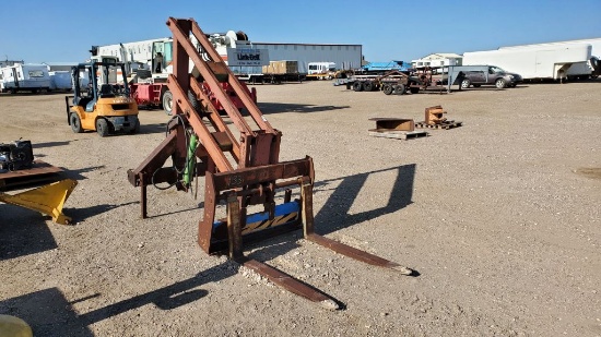 3 Point Hydraulic Lifting Arm w/Forks