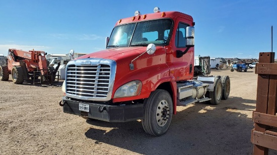 2008 Freightliner Cascadia 125  Conventional Cab Truck Tractor