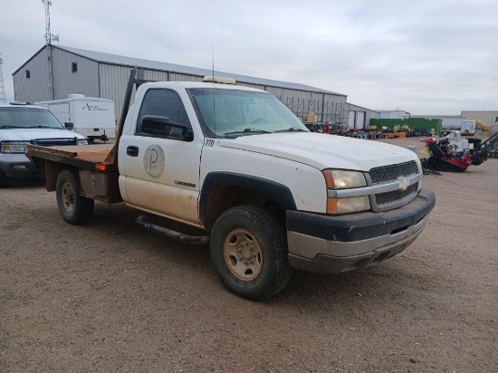 2004 Chevrolet Silverado 2500 Base W/T Regular Cab 2D Work Truck