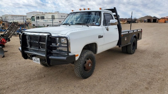 1992 Dodge Ram 350 Custom / LE Regular Cab 2D Flatbed Truck Reg. Cab 8-ft. Bed 4WD