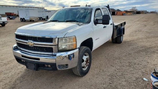 2012 Chevrolet Silverado 3500 LT / W/T Crew Cab 4D Flatbed Pickup Truck