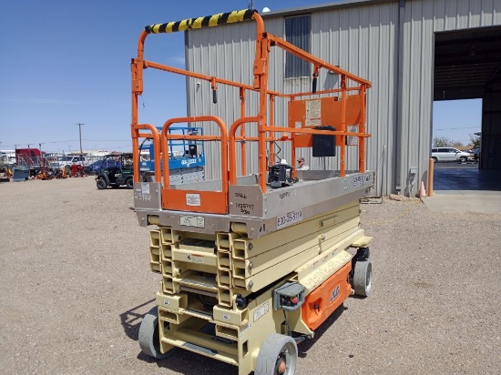 JLG Scissor Lift