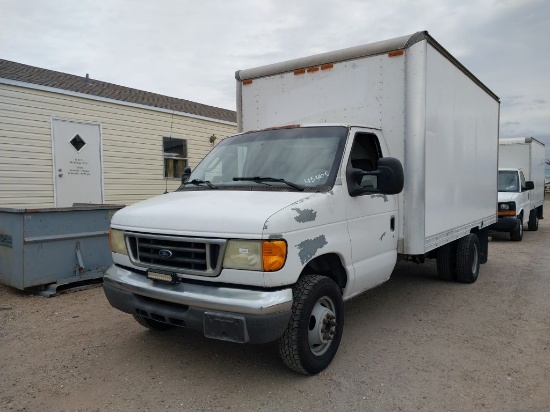 2007 Ford E450  Parcel Delivery 2D Box Truck
