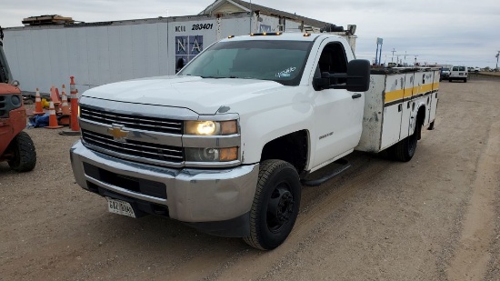2015 Chevrolet Silverado 3500 W/T SWB 2D Service Crane Truck Work Truck