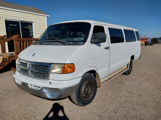 2000 Dodge Dodge 3500 Ram Van  Maxi Wagon 3D