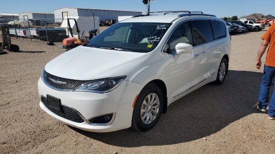 2018 Chrysler Pacifica Touring L Wagon 4D