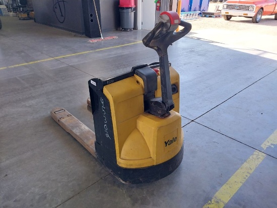 Yale 4000LB  Electric Pallet Jack